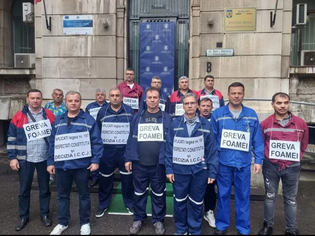 Greviștii foamei de la CEO au oprit protestul de la Guvern