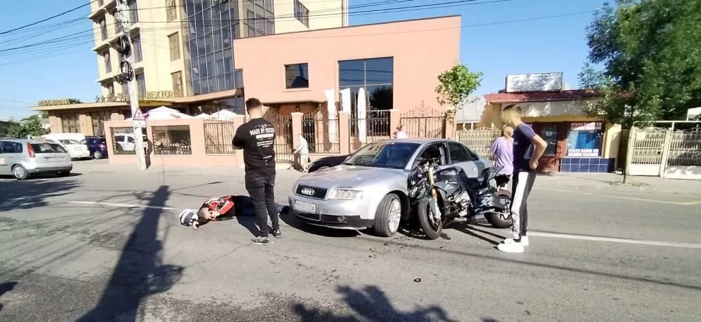 Craiova: Accident pe bulevardul Carol I. Un motoclist, rănit