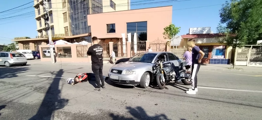 Accident pe bulevardul Carol I. Un motoclist, rănit (Foto: INFO TRAFIC CRAIOVA ȘI DOLJ)