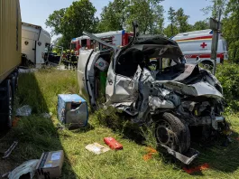 Un român a murit după ce a intrat cu dubița într-un TIR, în Austria