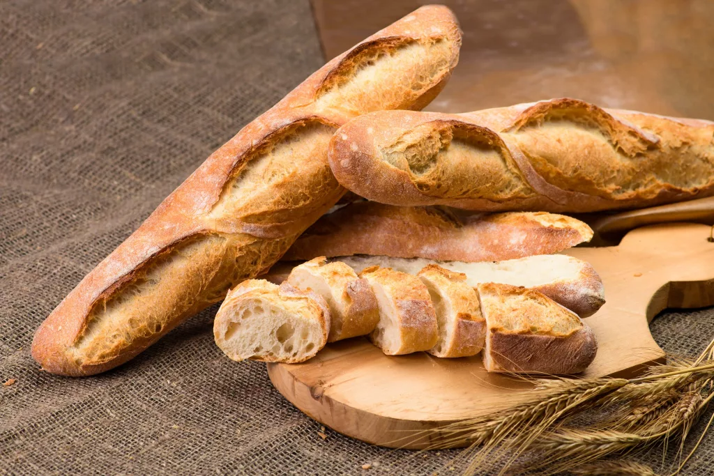 Baghete franțuzești făcute în casă. Ai nevoie de patru ingrediente