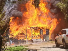 Un copil de șapte ani a dat foc la casă cu părinții înăuntru