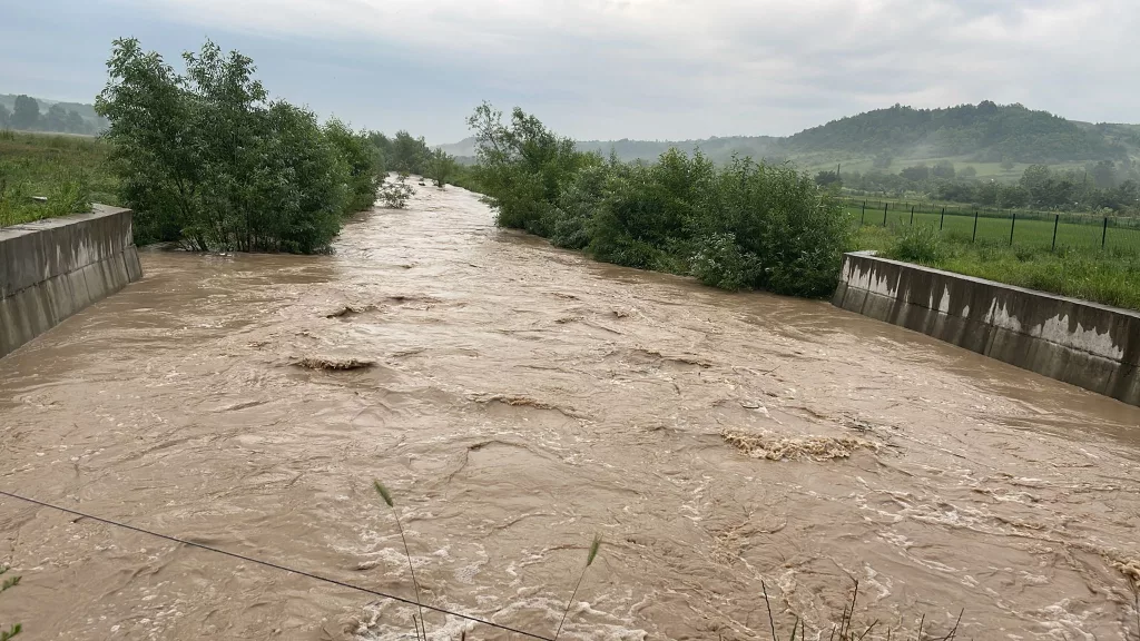 Echipele ABA Jiu intervin în zonele inundate