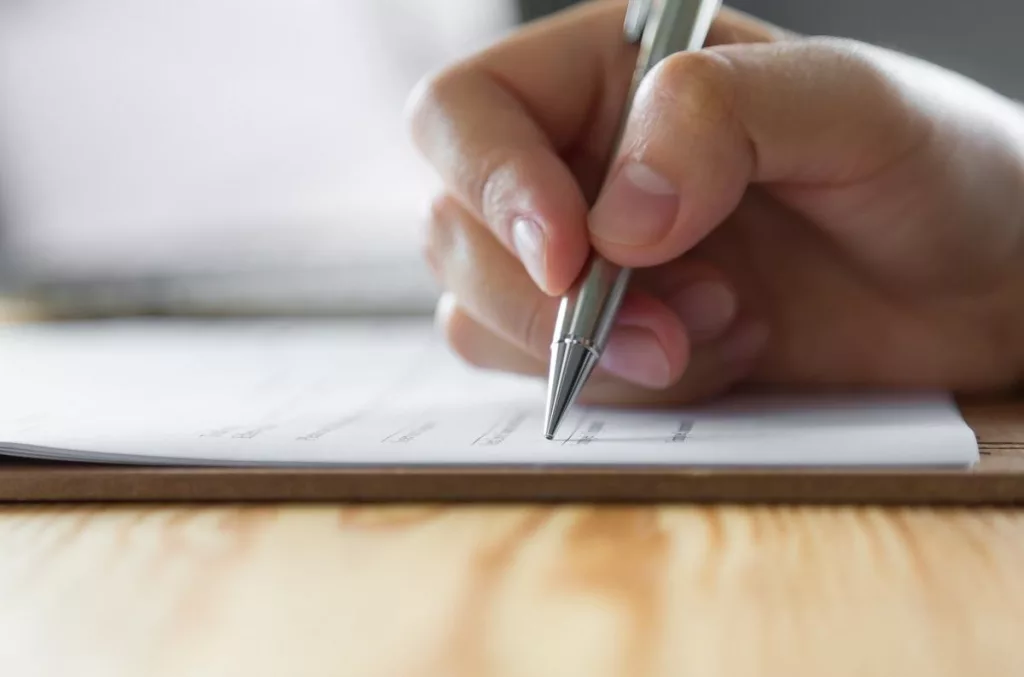 Profesorii care corectează lucrările la bacalaureat și evaluarea națională primesc mai mulţi bani