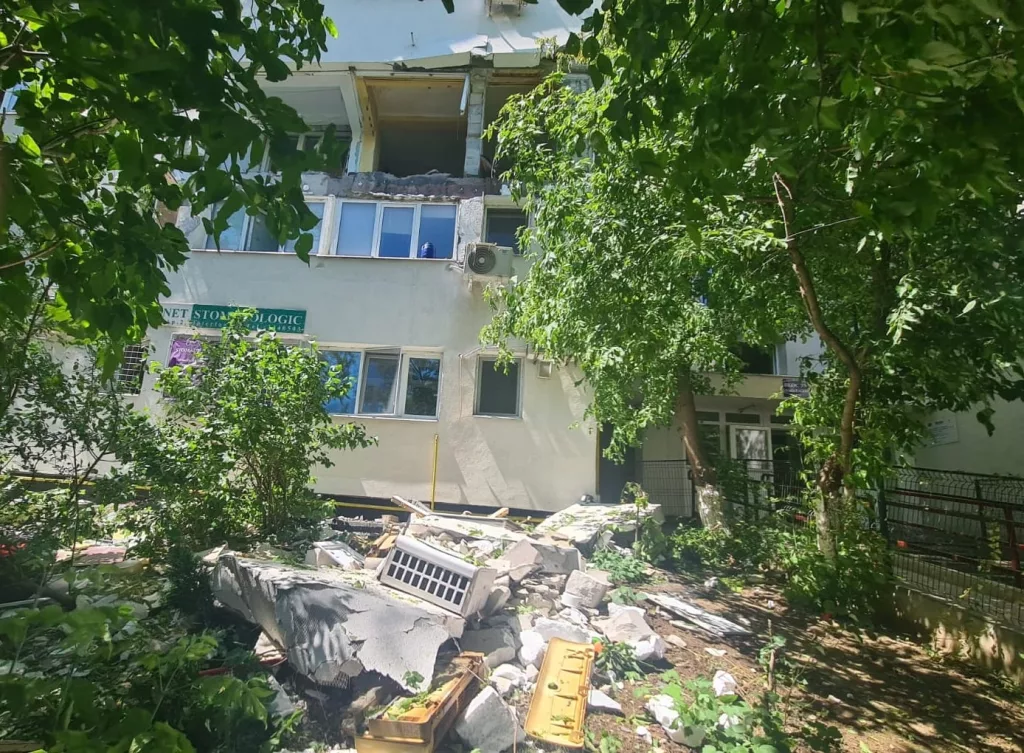 Explozie violentă într-un bloc din Bucureşti