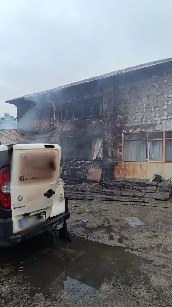 Incendiu lângă Mănăstirea Turnu din Târgşoru Vechi