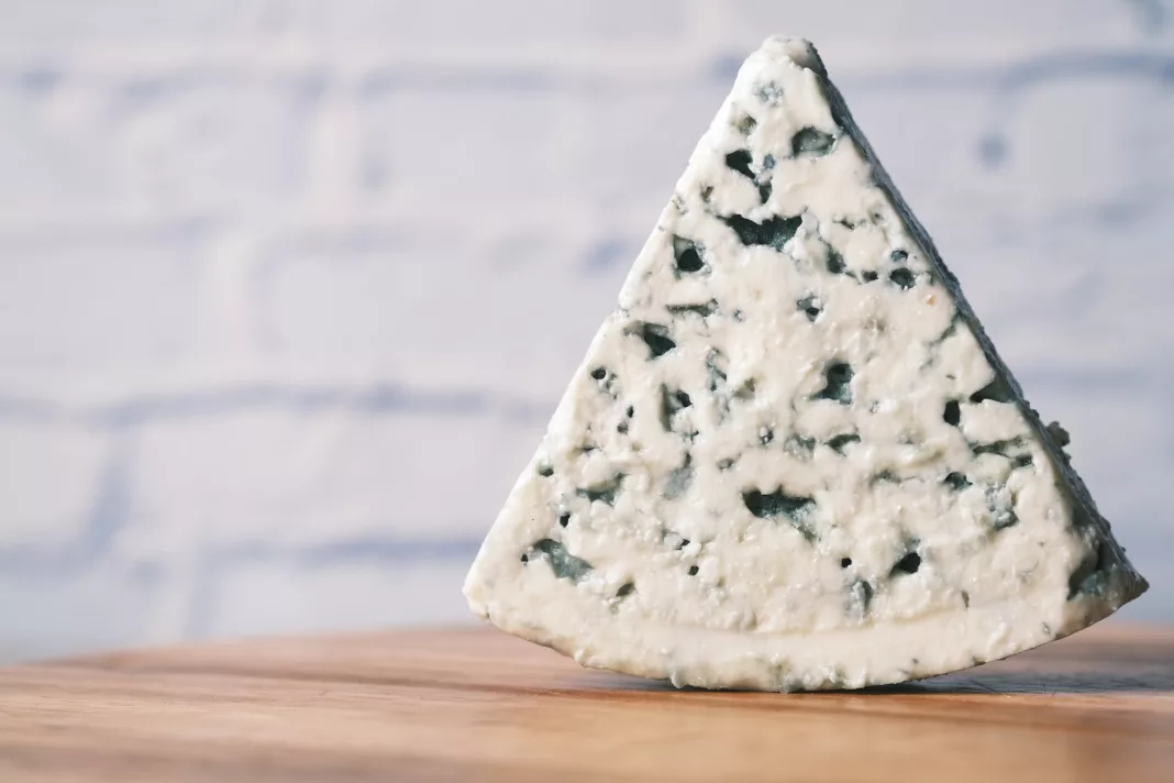 Deliciul brânzeturilor: Brânza cu mucegai și aroma sa distinctivă