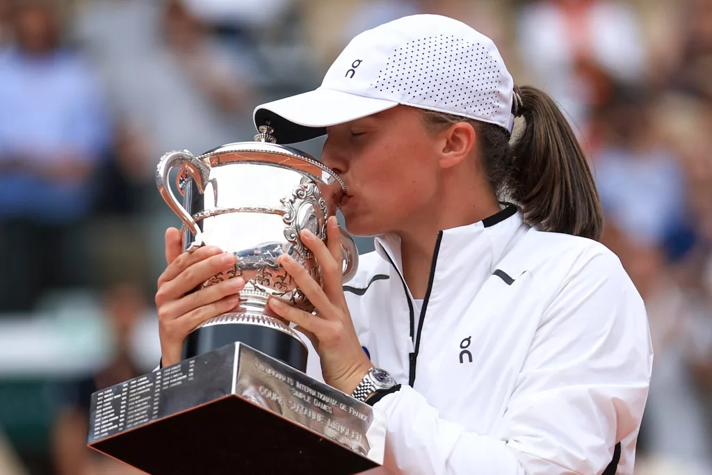 Iga Swiatek își păstrează trofeul de la Roland Garros! Meci „nebun“ cu Muchova