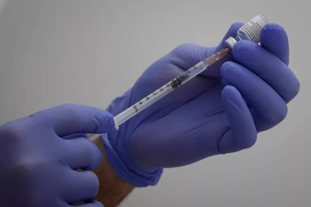 O femeie din Germania cere despăgubiri pentru efectele secundare ale vaccinului BioNTech 