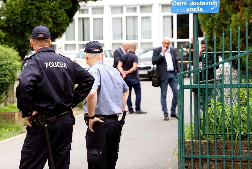 Profesor împușcat de un fost elev de 13 ani într-o școală din Bosnia