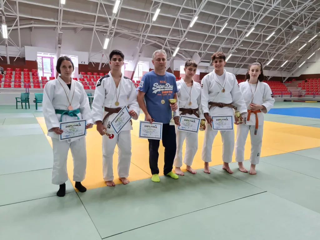 Judo / LPS Craiova, cinci medalii şi locul I în clasamentul pe medalii la CN Şcolar