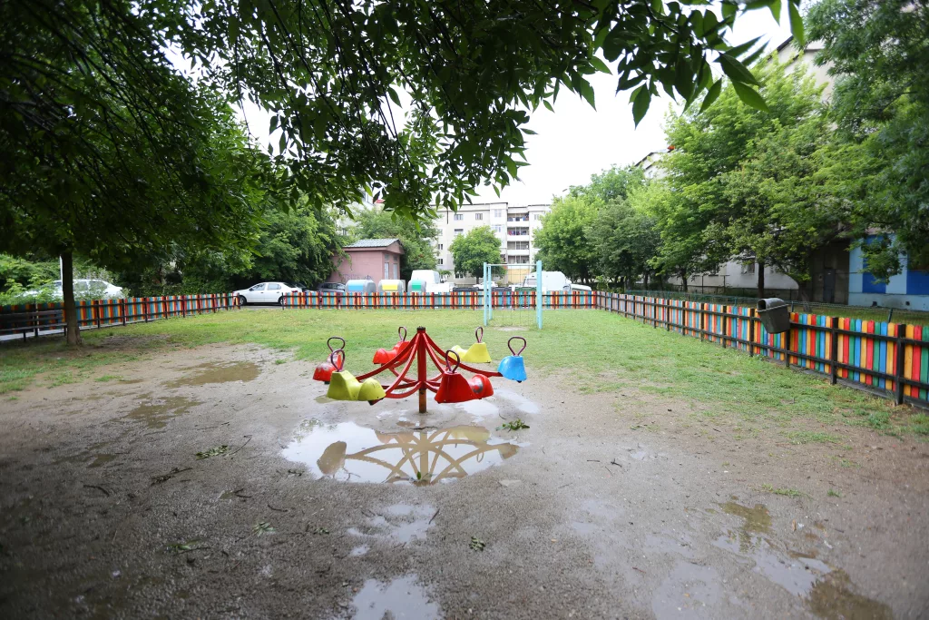 Un loc de joacă uitat de primărie
