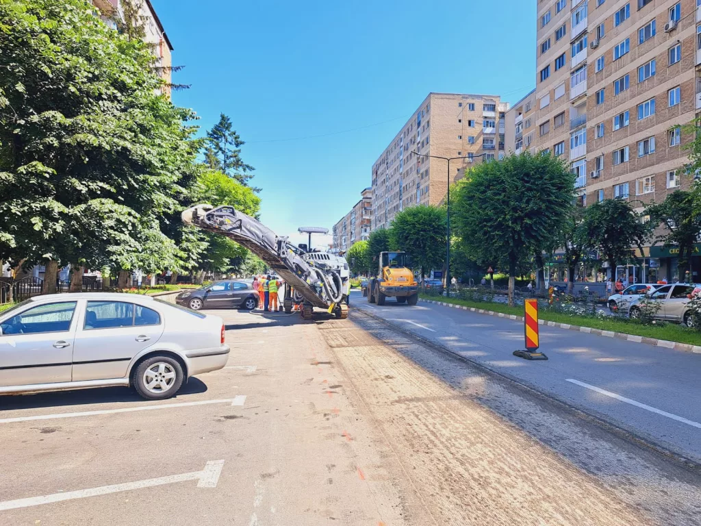 Au început asfaltările pe trei străzi importante din Râmnic