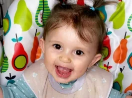 O fetiță de 14 luni a murit după ce a rămas captivă în curelușele unei genți tip rucsacO fetiță de 14 luni a murit după ce a rămas captivă în curelușele unei genți tip rucsac