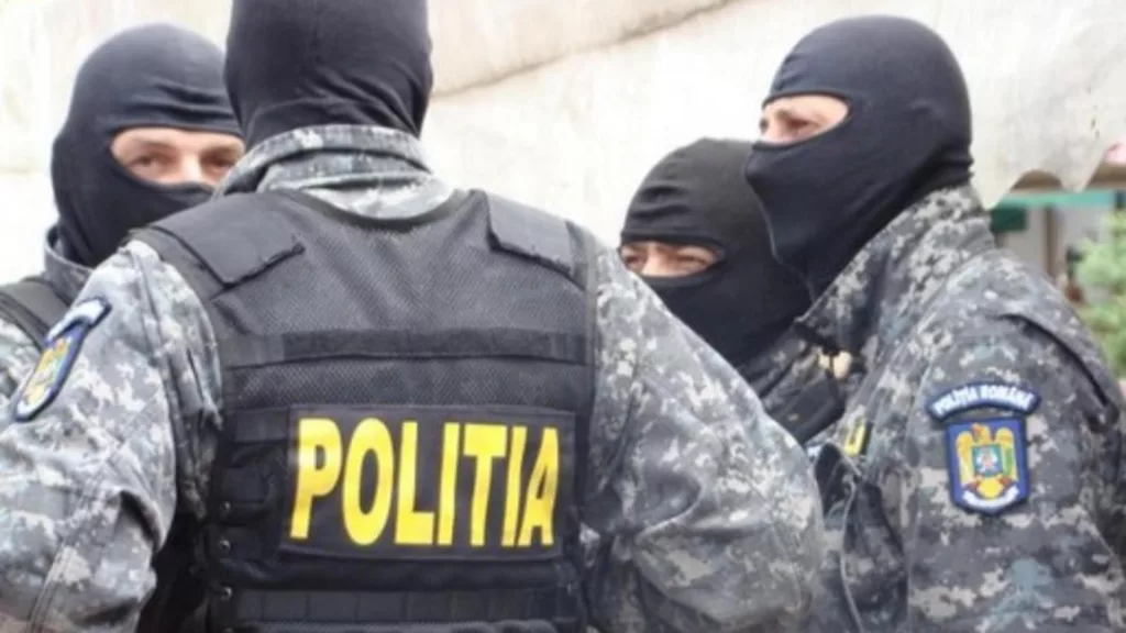 Percheziţii la persoane bănuite că vindeau ţigări de contrabandă