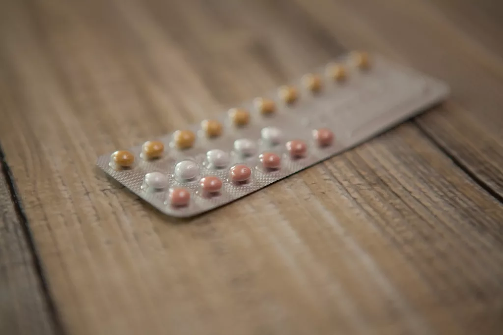 Pilula contraceptivă creşte riscul de depresie