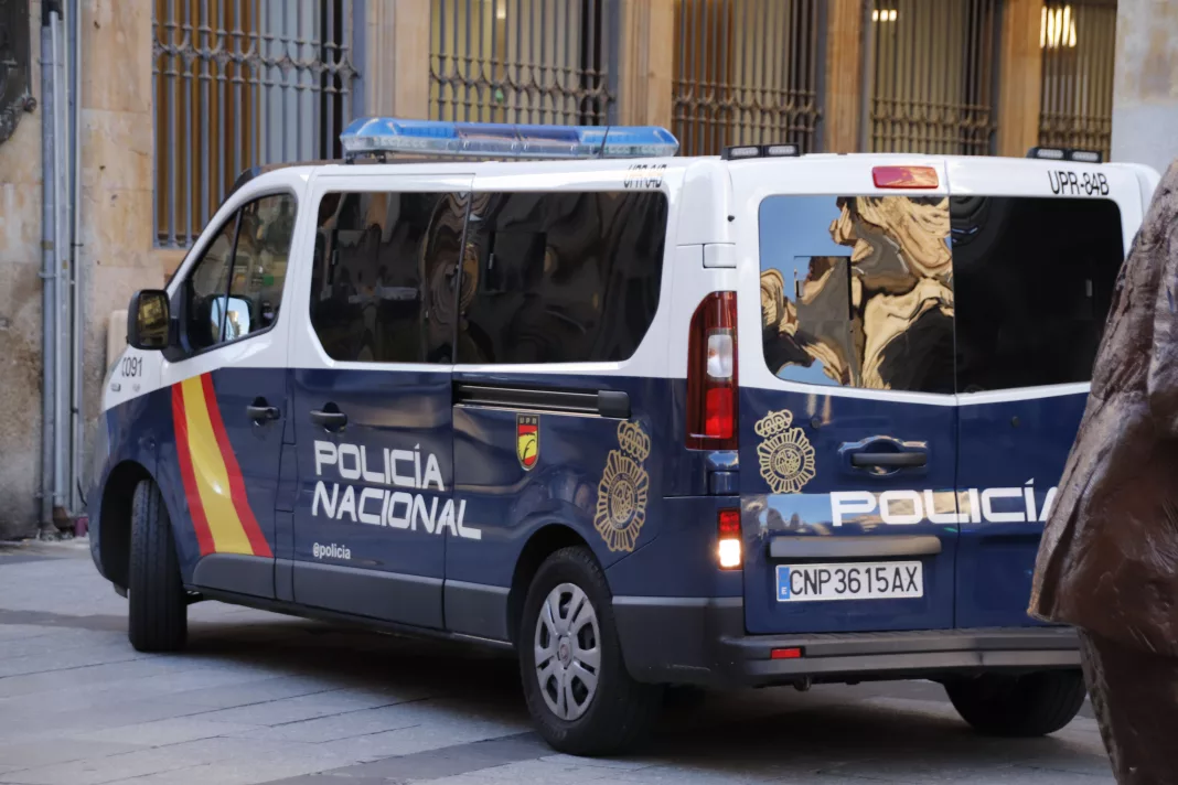 Româncă din Spania cu șapte mandate de arestare, prinsă după opt ani