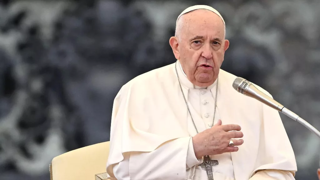 Papa Francisc va fi operat de urgenţă 