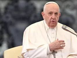 Papa Francisc va fi operat de urgenţă 