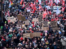 Proteste de amploare la Paris și în alte orașe, împotriva reformei pensiilor