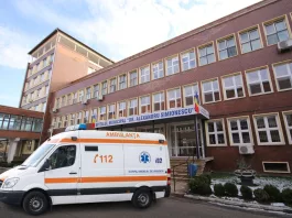 O pacientă s-a aruncat de la etajul doi al Spitalului Municipal Hunedoara