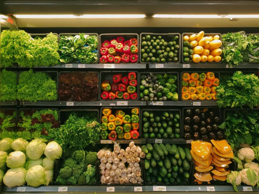 Ciolacu: Prețurile vor scădea semnificativ la alimentele de bază