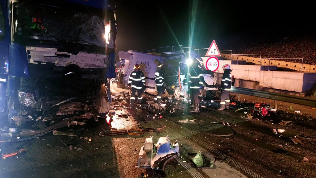 Doi tineri au murit într-un accident produs de unul dintre ei care nu avea permis