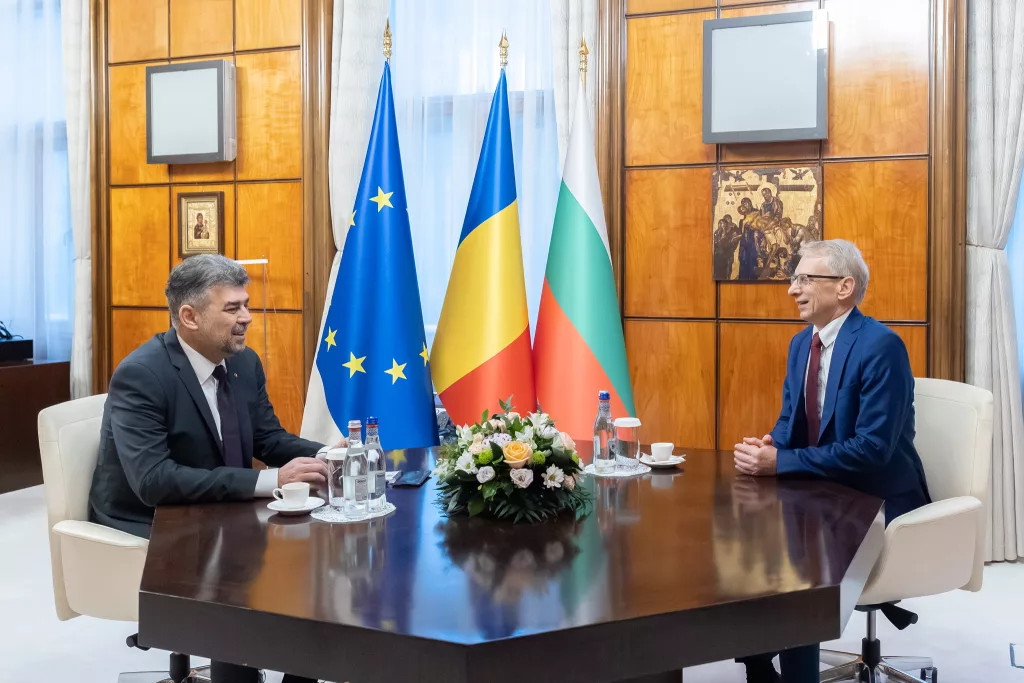 (VIDEO) Premierul Ciolacu şi omologul bulgar Nikolai Denkov, salută parteneriatul strategic dintre cele două ţări