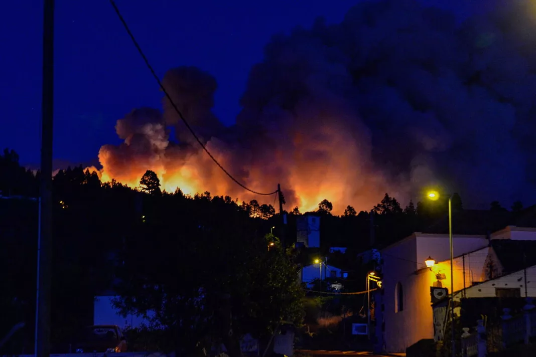 Incendiul din Insulele Canare este unul de proporții (Foto: odonoticiasonline.com)