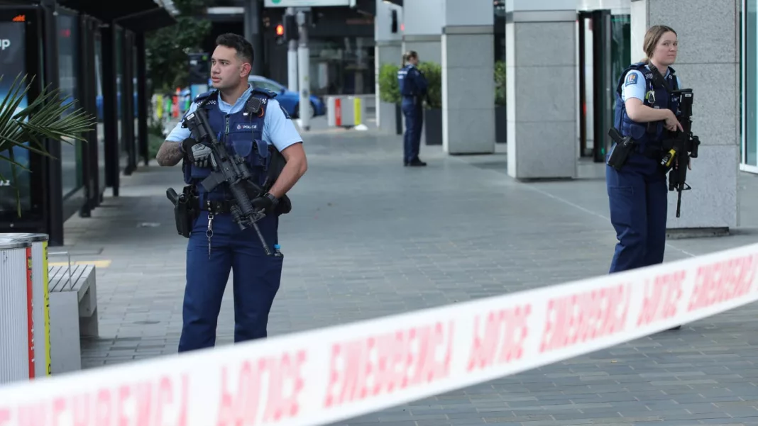 Trei persoane au fost ucise şi şase rănite într-un incident armat la Auckland