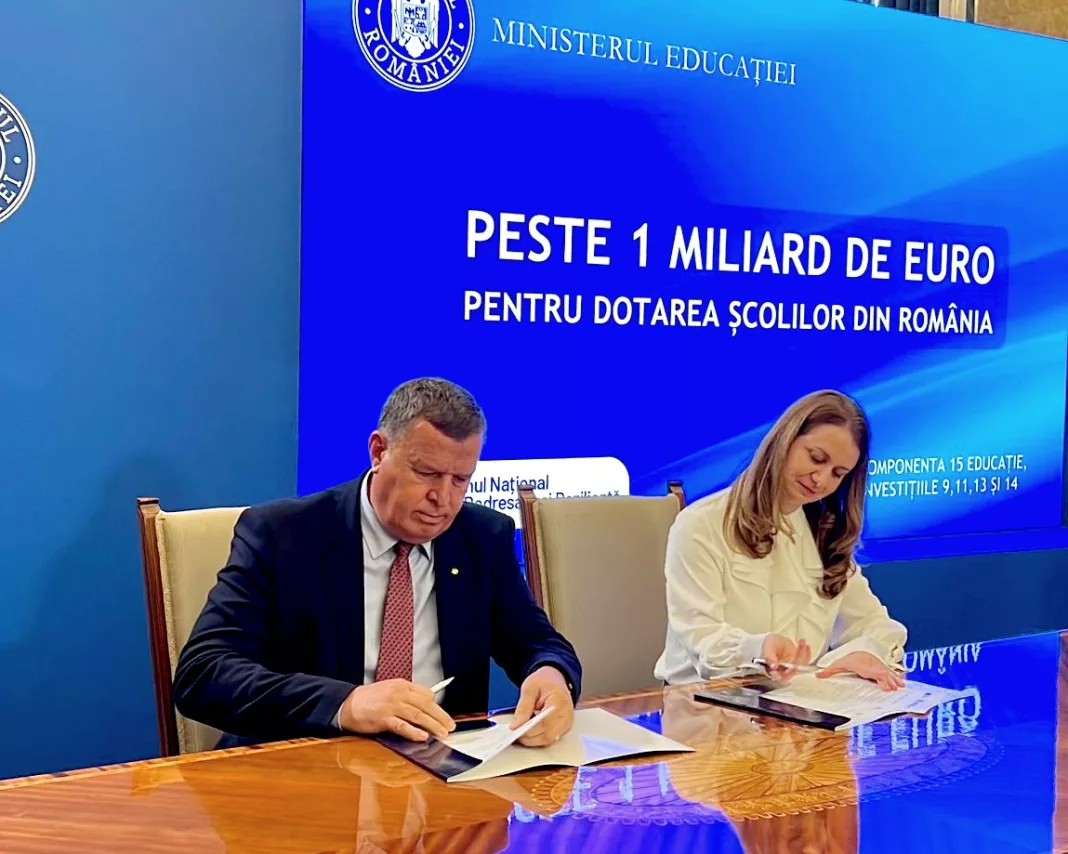 Ministrul Educației, Ligia Deca, și primarul municipiului Râmnicu Vâlcea, Mircia Gutău