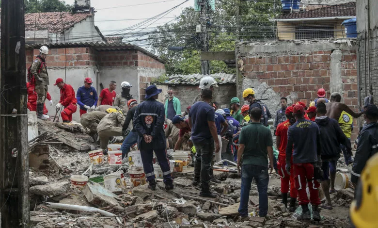 (VIDEO) Brazilia: Cel puţin 14 persoane au murit după prăbuşirea unui imobil