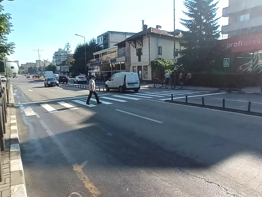 Treceri de pietoni mutate sau eliminate pe două străzi importante din Râmnic