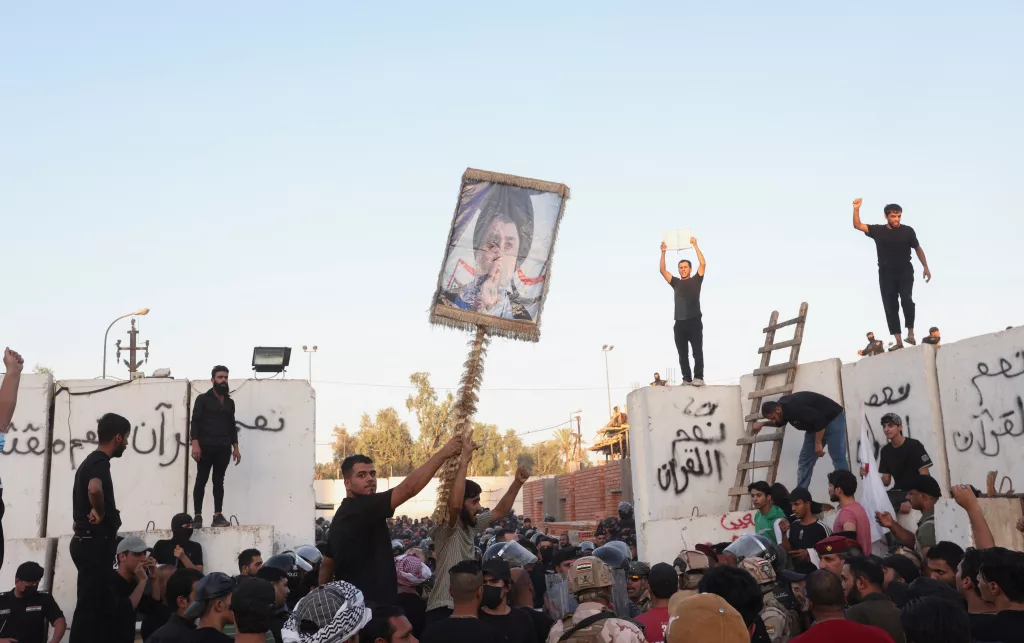 Protestatarii irakieni au asaltat ambasada Suediei din Bagdad