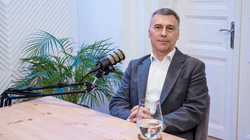 Cât de sigură este economisirea la CAR? Tot ce trebuie să ştiţi despre cum să vă înmulţiţi banii