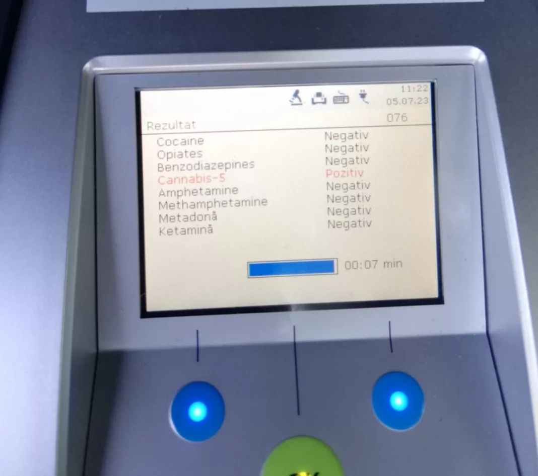 Un bărbat de 33 de ani, din comuna Eșelnița, a fost prins drogat în timp ce conducea un autoturism pe DN 57