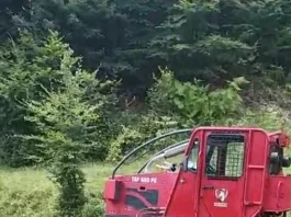 Șofer amendat cu 8.000 de lei pentru că a spălat un tractor într-un pârâu de munte