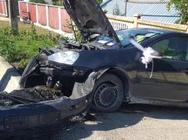 O vâlceancă a intrat cu mașina într-un cap de pod în localitatea Drăgoești. Polițiștii din Drăgășani au fost sesizați prin apel 112
