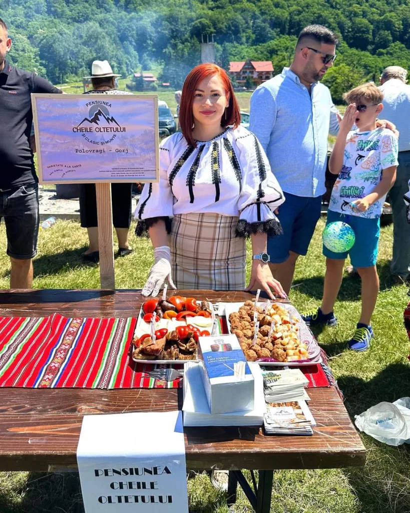 Sute de persoane la Festivalul de mâncare tradițională de la Polovragi