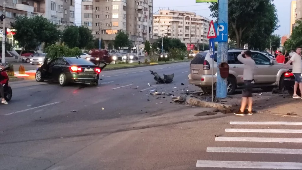 Accident în zona Pieței Centrale din Craiova. Patru persoane, la spital