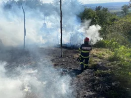 Incendiu izbucnit la o casă de locuit din localitatea Oprănești, comuna Husnicioara.