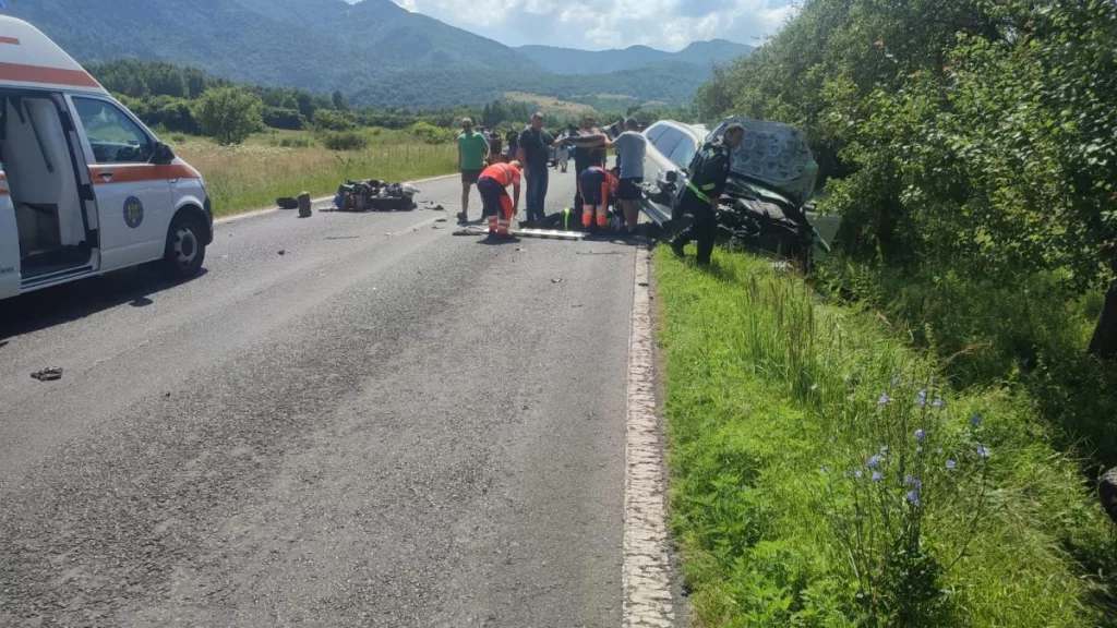O şoferiţă a intrat într-un grup de motociclişti. Doi au murit, unul este grav rănit