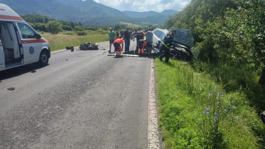 O mașină a intrat într-un grup de motocicliști: doi au murit pe loc