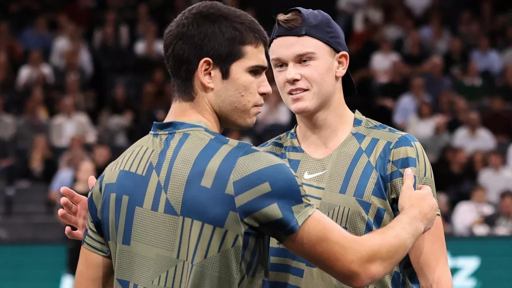 Alcaraz l-a bătut şi pe Rune la pas! Liderul mondial e în semifinale la Wimbledon