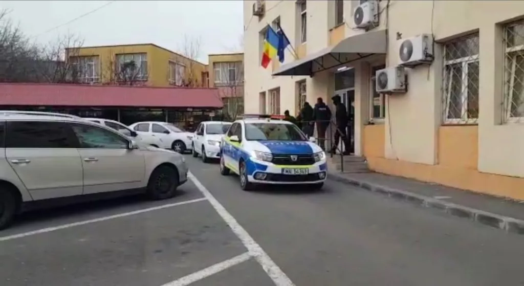 Bărbat reţinut după ce a furat mai multe telefoane mobile