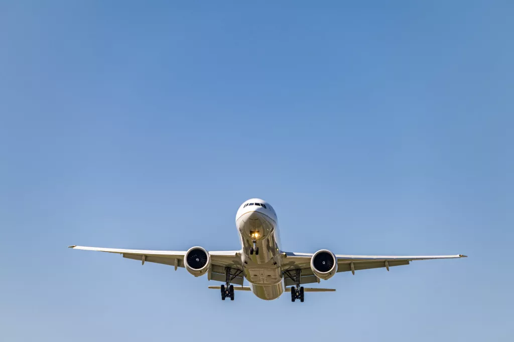 Aterizare de urgență pe Otopeni, după o alertă cu bombă