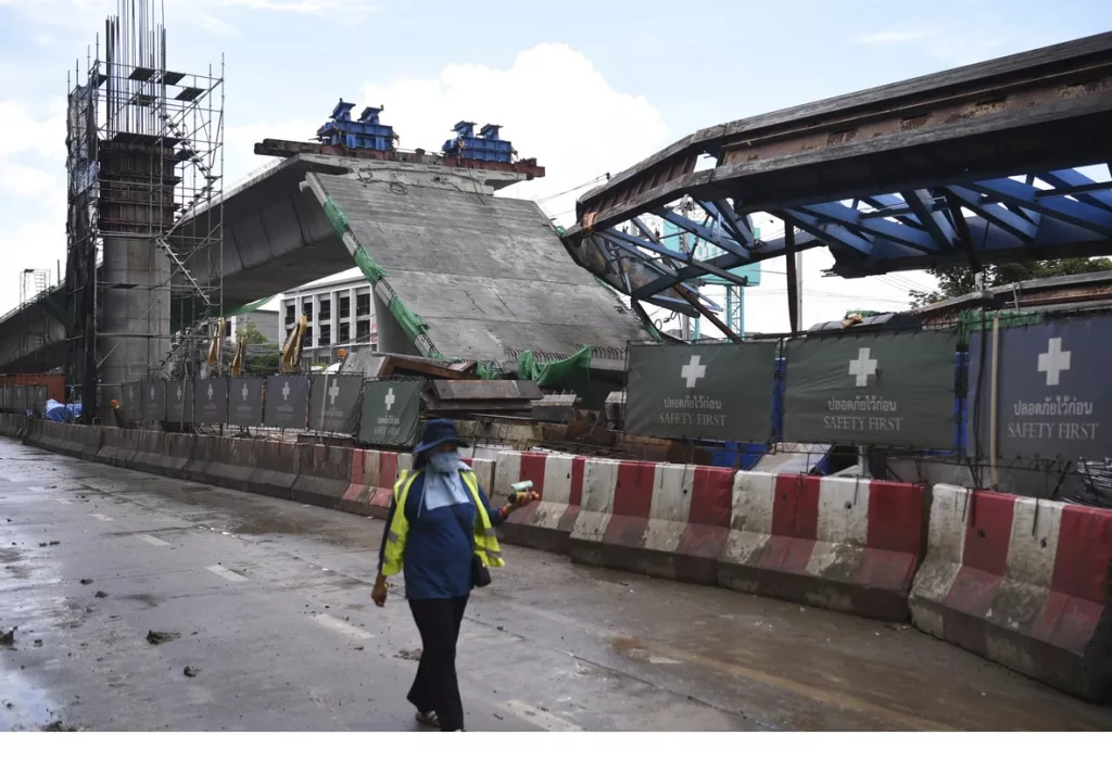(VIDEO) 2 morți, 11 răniți în urma prăbușirii unei platforme în Bangkok
