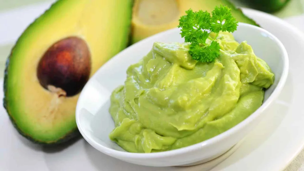 Cremă de avocado cu brânză