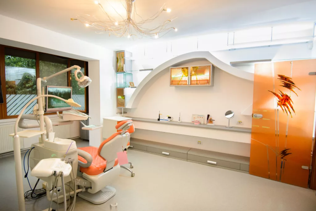 Principalele avantaje ale implanturilor dentare