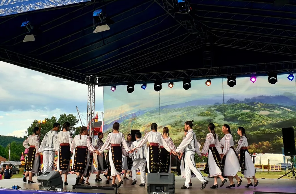 Festivalul-concurs al portului, dansului și cântecului popular, la Stejari